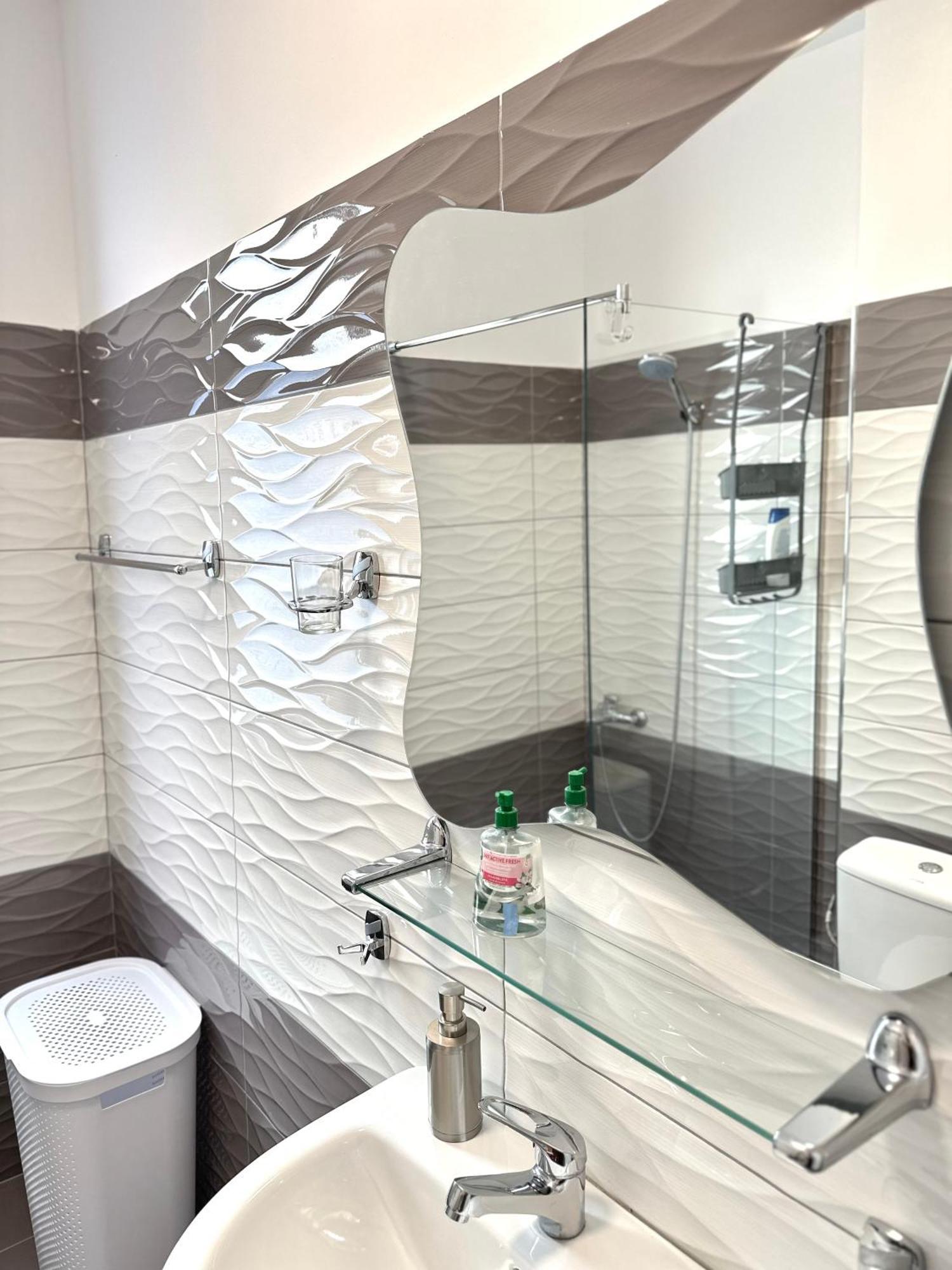 Pogradec Apartment *